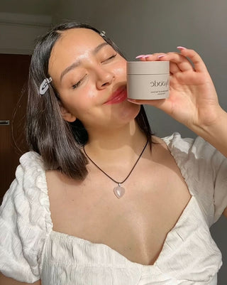 Usuaria probando cosméticos Byoode