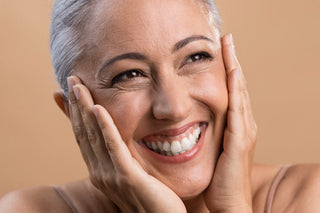 Cosméticos que ayudan a tratar las arrugas porque son precursores de colágeno. Freepik