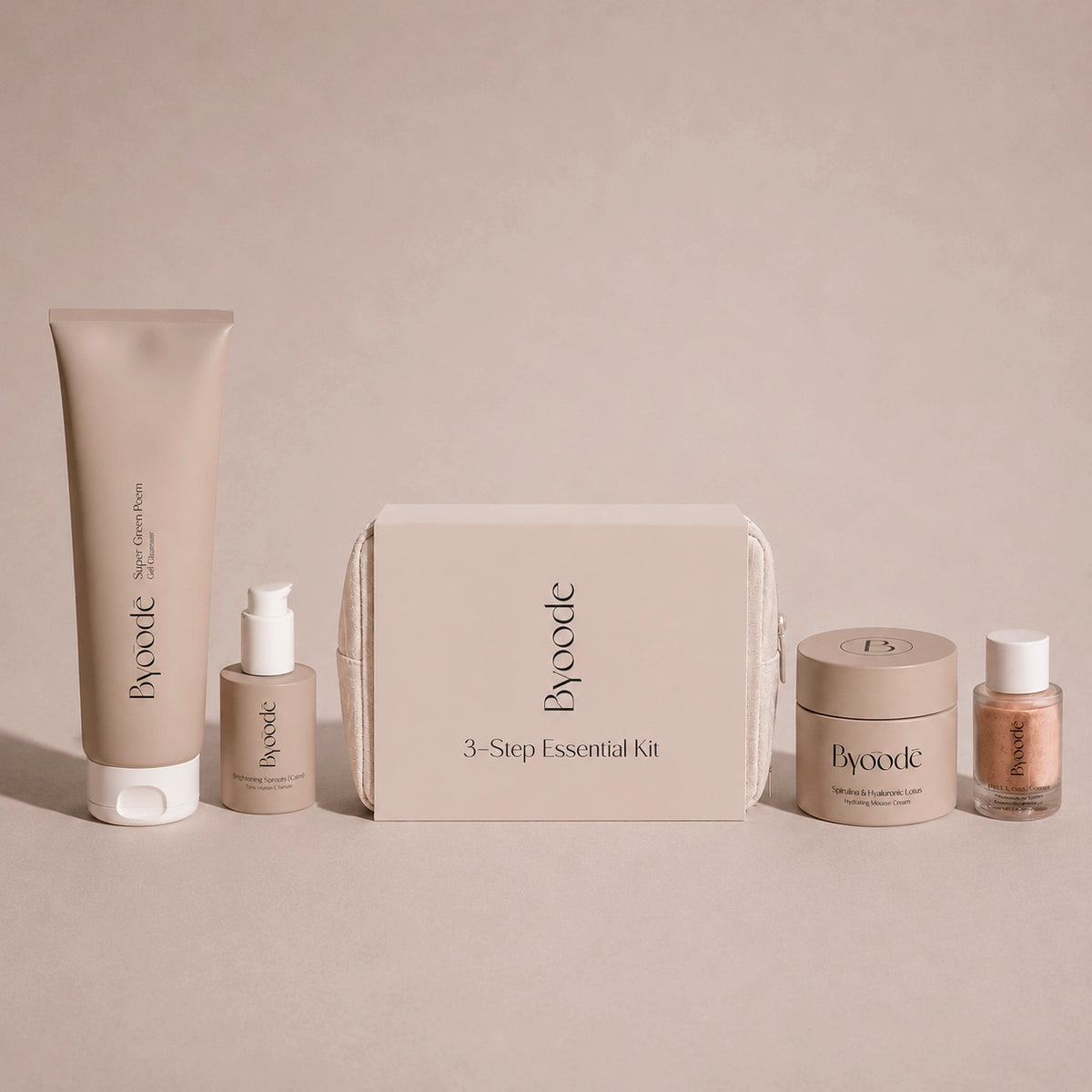 3-step Essential Kit: neceser, gel limpiador, sérum de vitamina C, crema hidratante y minitalla del limpiador en polvo