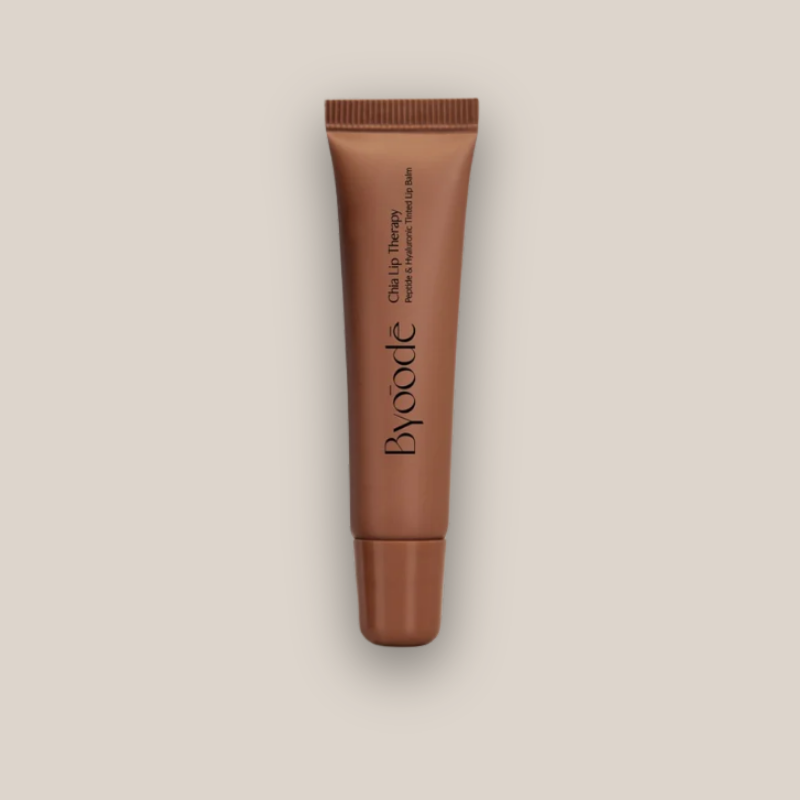 Bálsamo de labios con efecto hidratante, antiedad y color adaptable.