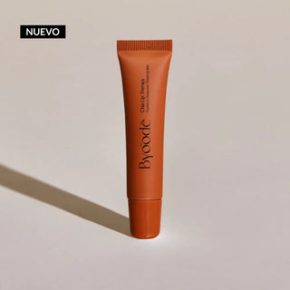 Nuevo bálsamo de labios con color de Byoode con ácido hialurónico y péptidos. Es un pintalabios con tratamiento para cuidar, evitar que se pelen y rejuvenecer.