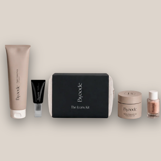 Kit con nceser, limpiador, sérum con retinal, crema hidratante y limpiador en polvo a espuma exfoliante.