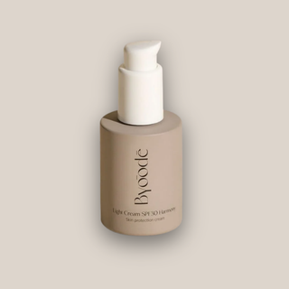 Crema con antioxidantes y protector solar