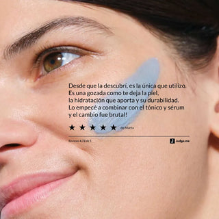 Crema hidratante facial tipo ligera de Byoode con ácido hialurónico y antioxidantes. Textura mousse o textura cloud. Lleva espirulina también y raiz de loto. Hidratante, iluminadora y anioxidante. Las reviews o las reseñas son positivas, cinco estrellas de valoración.