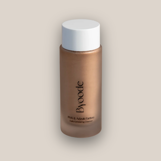 Limpiador exfoliante en polvo a espuma con exfoliantes físicos y químicos.