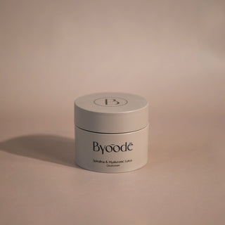Lotus & Spirulina Romance es la crema hidratante de Byoode. 