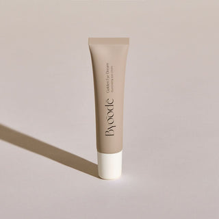 Contorno de ojos de Byoode Golden Eye Dream.  Trata los signos de la edad, sobre todo las arrugas y finas líneas. Está enriquecido con Ácido Hialurónico, Manzanilla y Vitamina E.